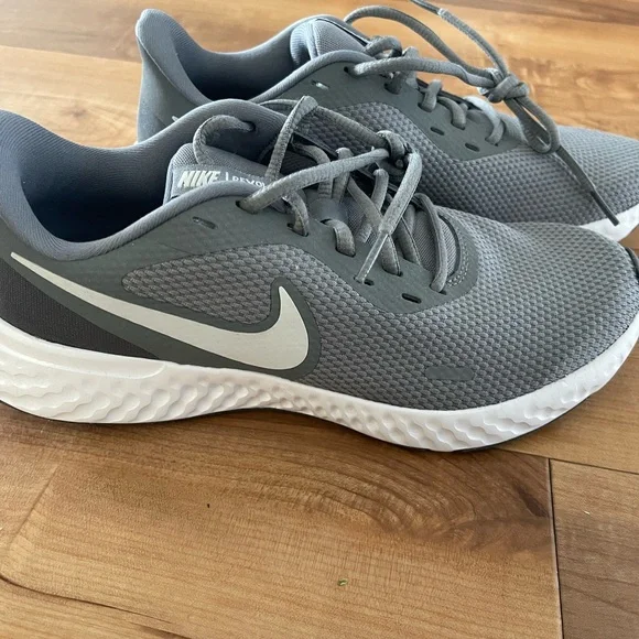 Nike Gray Athletic Sneakers - Picture 2 of 5